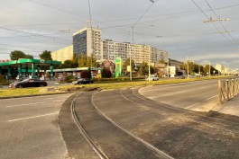 Рядом с Деревянным мостом в Калининграде убрали брусчатку с трамвайных путей (фото)