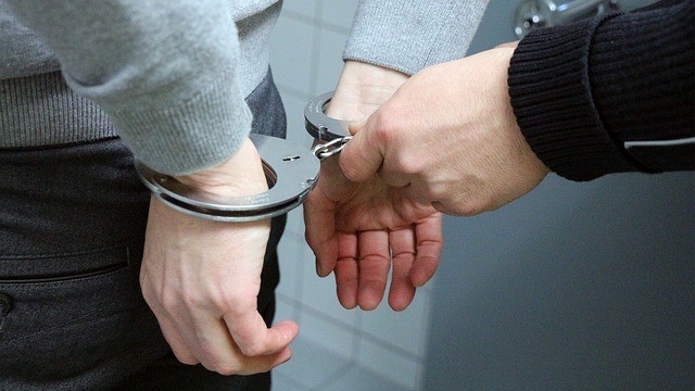 Подозреваемого в избиении подростков под Калининградом арестовали на пять суток