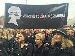 «Чёрный понедельник»: женщины в Польше бастуют против запрета абортов (фото)