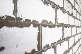 Прокуратура требует ограничить доступ в недостроенное здание в Пионерском 