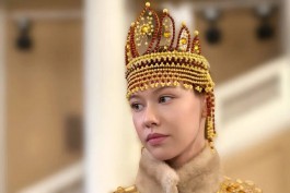 «Более тысячи камней»: в регионе создали кокошник из янтаря возрастом около 50 млн лет (фото)