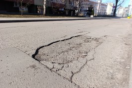 &laquo;Ямы после зимы&raquo;: как дороги Калининграда пережили снег и морозы (фото)