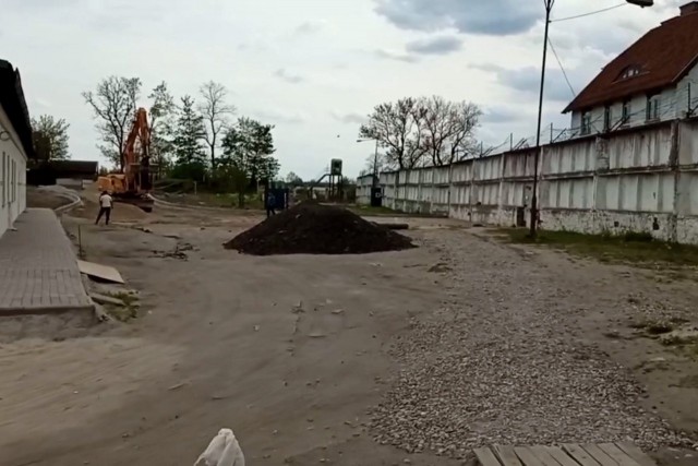 Возле замка Тапиау в Гвардейске приступили к строительству большой парковки 