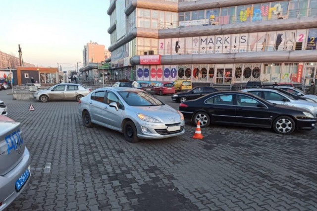 На парковке торгового центра в Калининграде сбили шестилетнего мальчика 