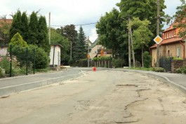 В администрации Калининграда показали, как ремонтируют тротуар и дорогу на улице Воздушной  (фото)