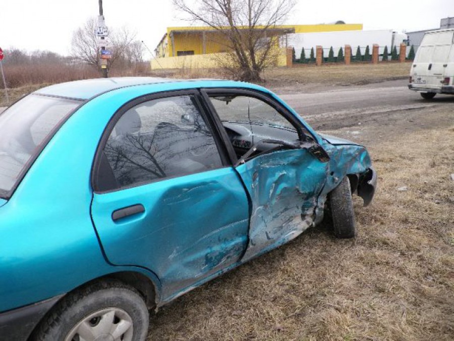 В ДТП с участием трёх автомобилей на ул. Камской пострадала женщина (фото)