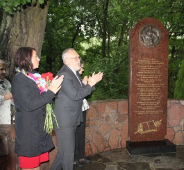 На территории некрополя в Калининграде открыли памятник профессорам Альбертины