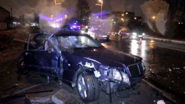 На ул. Суворова в Калининграде «Мерседес» врезался в грузовик: два человека погибло (фото)