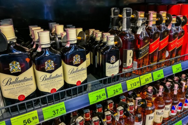 «Повлиять на цены»: Калининградской области разрешили заняться маркировкой импортного алкоголя