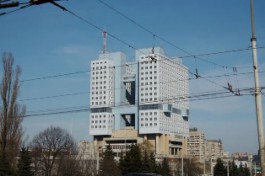 Городские власти намерены заставить владельца продать Дом Советов инвестору