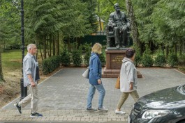 В Светлогорске провели реконструкцию памятника Ивану Павлову
