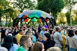 «В тесноте да с музыкой»: как открывали Парк света в Гурьевске