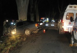 В Славском округе «Форд» врезался в дерево: погибла 17-летняя девушка