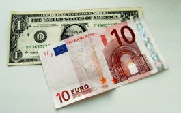 Рубль окреп к евро и подешевел по к доллару