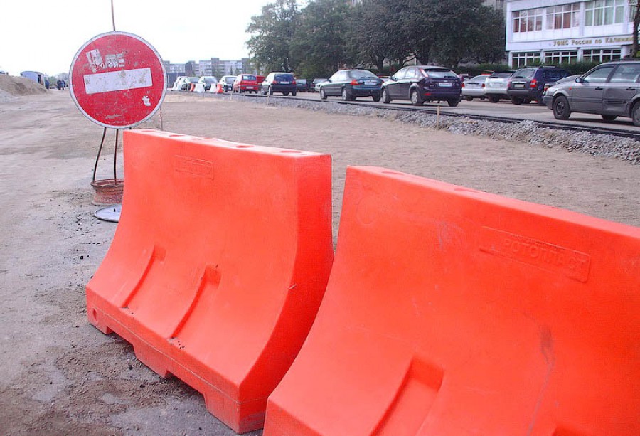 Из-за аварийного состояния тротуаров закрыли проход через мост на ул. Суворова