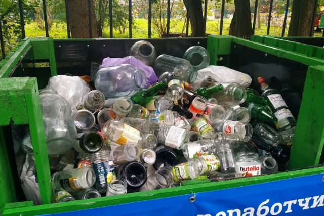 За выходные в Калининграде собрали больше семи кубов стеклянных отходов