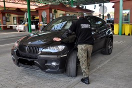 На границе с Польшей задержали калининградца на краденом BMW X6 