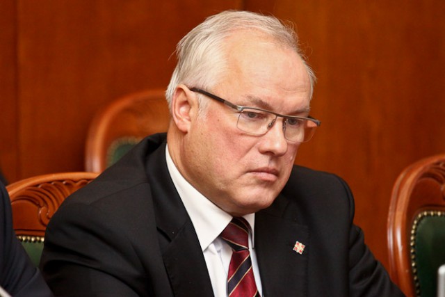 После коррупционного скандала Николай Цуканов уволил министра строительства Сергея Майорова