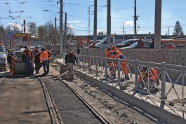 На перекрёстке Киевской и проспекта Калинина начали укладывать асфальт