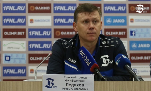 Главного тренера «Балтики» дисквалифицировали на три матча за мат и оскорбление судей в Сочи