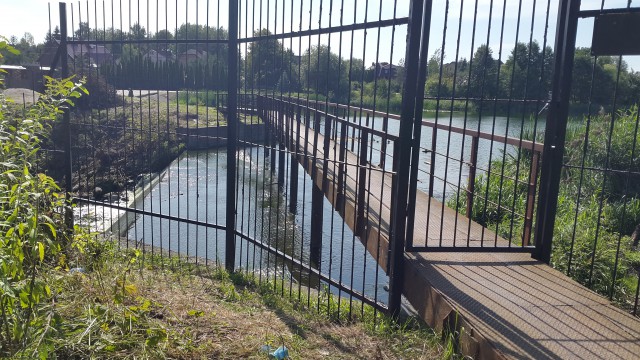 В Гурьевске прокуратура требует снести забор, перекрывший доступ жителей к реке