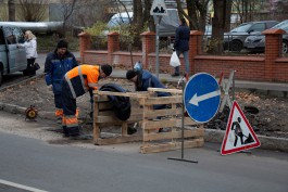 На ул. Нарвской в Калининграде ремонтируют дождеприёмник для борьбы с подтоплениями