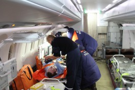 Двух жителей области с тяжёлой формой пневмонии самолётом МЧС доставили в Санкт-Петербург