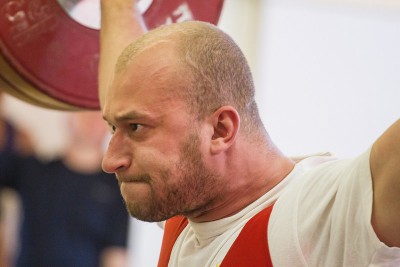 Кирилл Сутыка из Пионерского выполняет подход