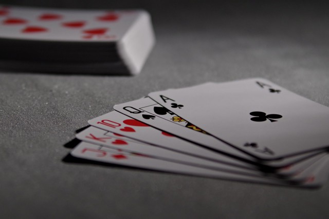 Жителя Калининграда будут судить за организацию игр в покер