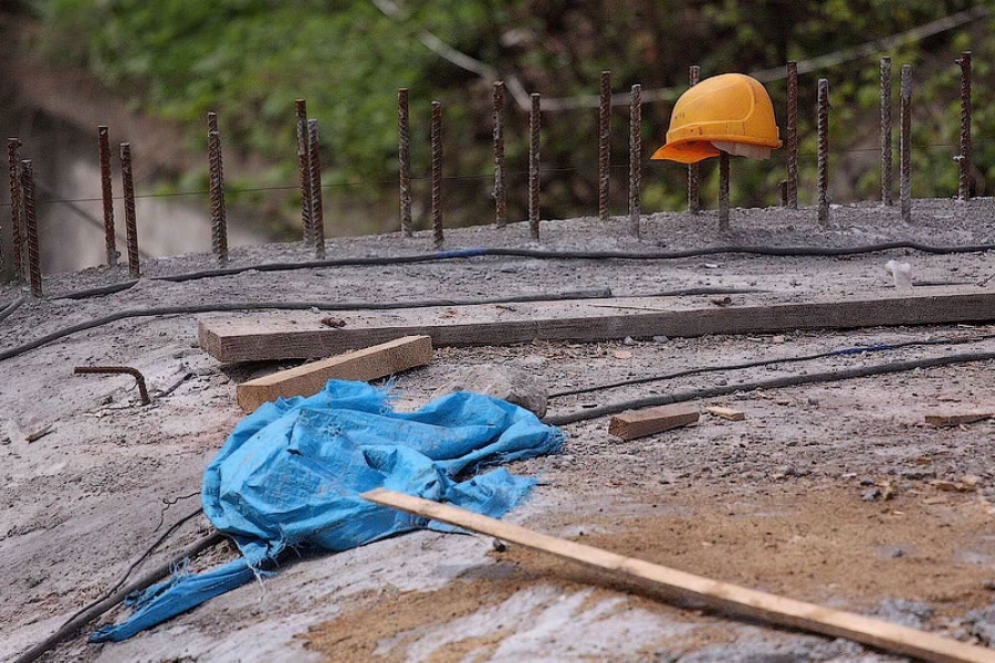 В Калининграде 26-летний бетонщик погиб при падении с 7-го этажа