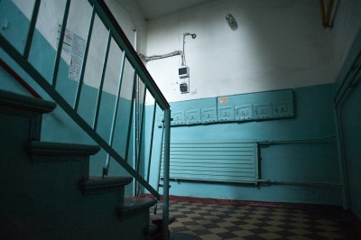 В квартире дома на улице Дзержинского в Калининграде нашли тела двух молодых мужчин