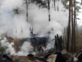 На Куршской косе сгорел гостевой дом «Две семёрки» (фото)