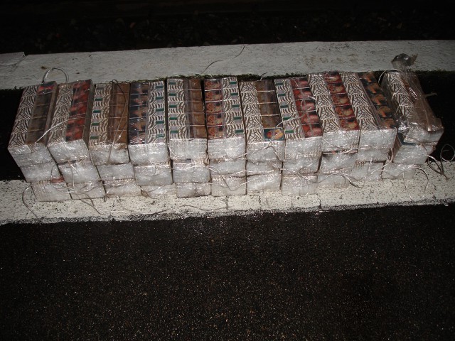 В поезде на погранпереходе в Мамоново нашли тысячу пачек контрабандных сигарет (фото)