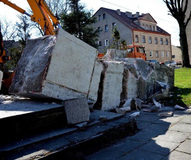 В Польше демонтировали очередной памятник героям Красной армии (фото)