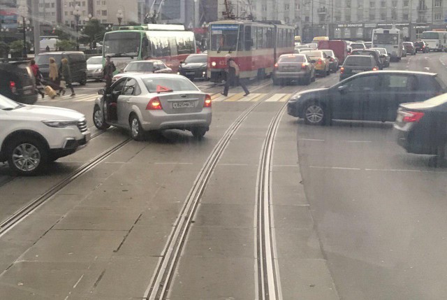 Из-за ДТП в центре Калининграда встали трамваи