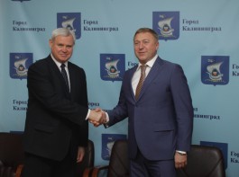 Витаутас Грубляускас и Александр Ярошук во время подписания соглашения