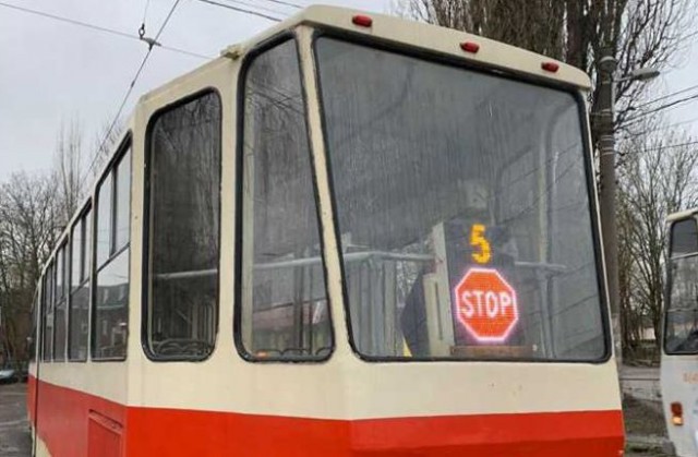 Четыре калининградских трамвая оборудовали информационными табло с сигналом об остановке