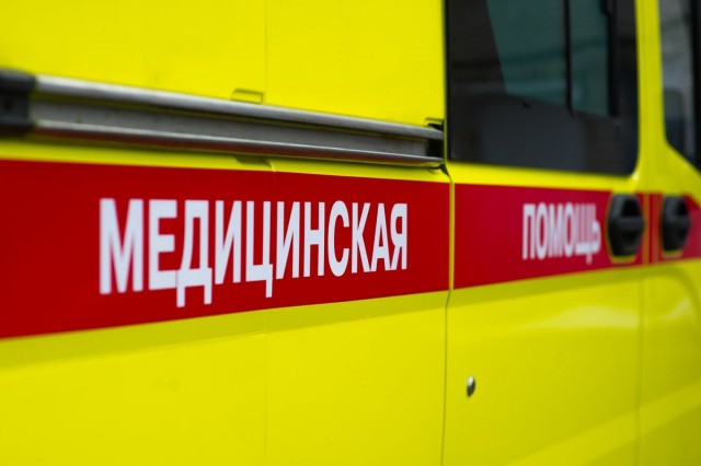 Под Зеленоградском «Мерседес» вылетел в кювет: водитель погиб, пассажира госпитализировали