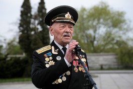 Борис Глыбин на возложении цветов к мемориалу 1200 гвардейцам в 2018 году