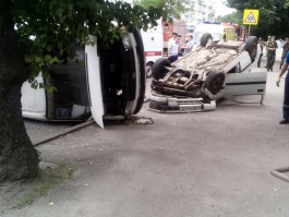 В Черняховске после столкновения перевернулись две машины: погиб человек (фото)