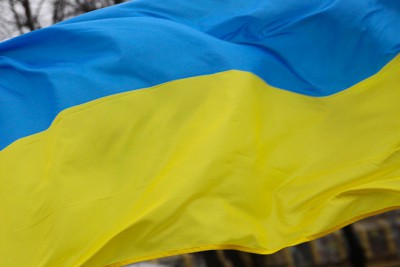 Могилы советских солдат в Литве раскрасили в цвета украинского флага