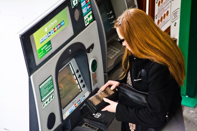 С 2016 года у банкоматов и терминалов Сбербанка появится функция обмена валюты