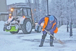 Во время сильных снегопадов Калининград убирали 10-15% от заявленного числа дворников