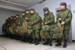 Ежедневно на службу в Балтийский флот прибывают от 100 до 250 новобранцев из «большой России»
