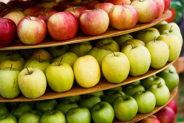 «Сезон местных»: калининградские ретейлеры на время отказались от импортных яблок 