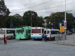 На Ленинском проспекте в Калининграде столкнулись автобус и маршрутка