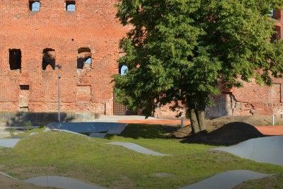 В Немане завершили благоустройство территории у замка Рагнит (фото)