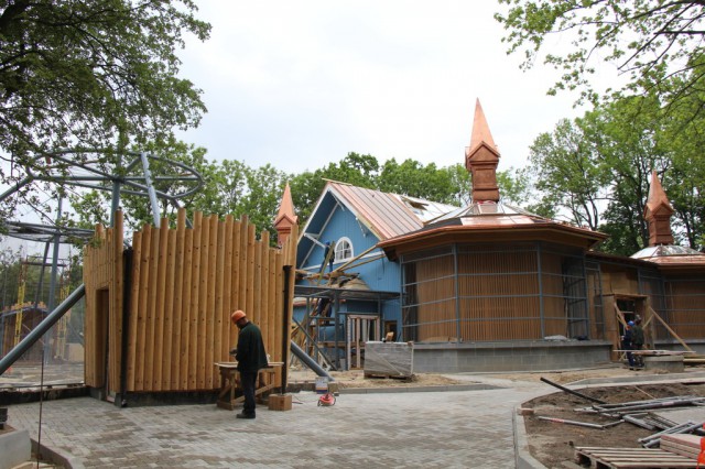 «Настоящее общежитие»: в калининградском зоопарке заканчивают строительство Дома тропической птицы (фото)