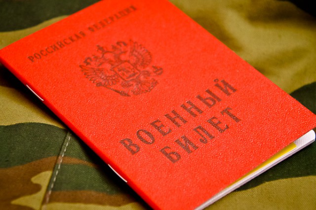 Калининградским уклонистам старше 27 лет начали выдавать справки вместо военных билетов