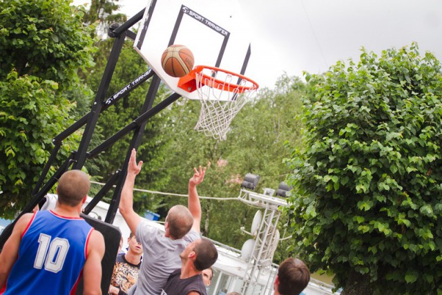 «Бросок на Восток»: в Калининграде завершился турнир по уличному баскетболу (фото)
